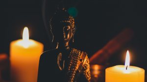 Buddha mit Kerzen